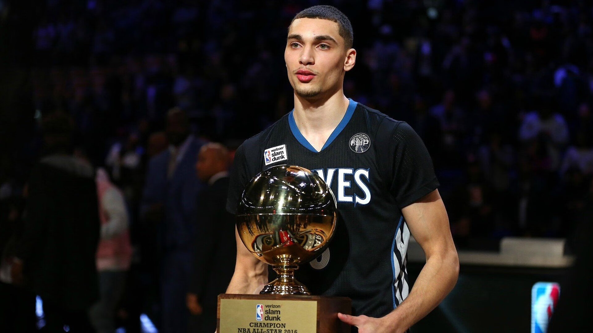 《电竞赛事Vlog:幕后花絮带你走进比赛现场》,电竞比赛现场视频