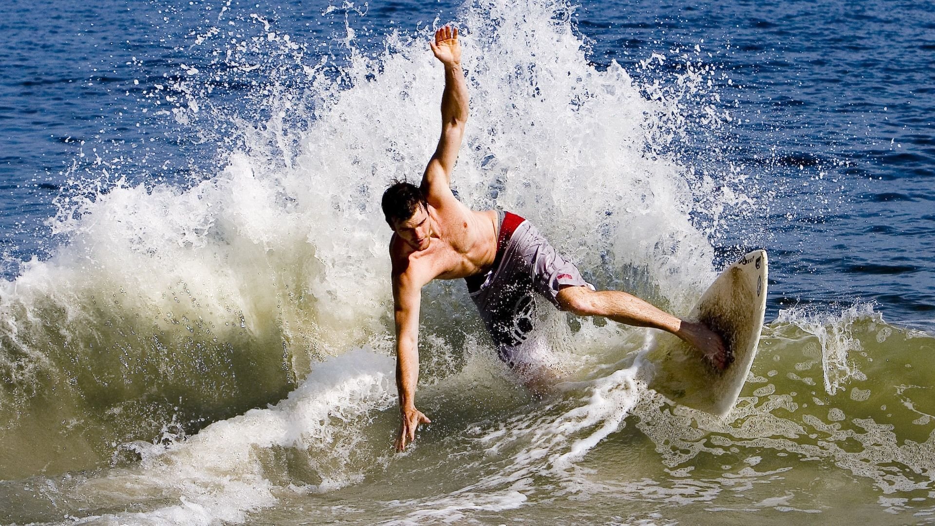 现场实况：现场观众的热情互动瞬间，被现场观众热情打动