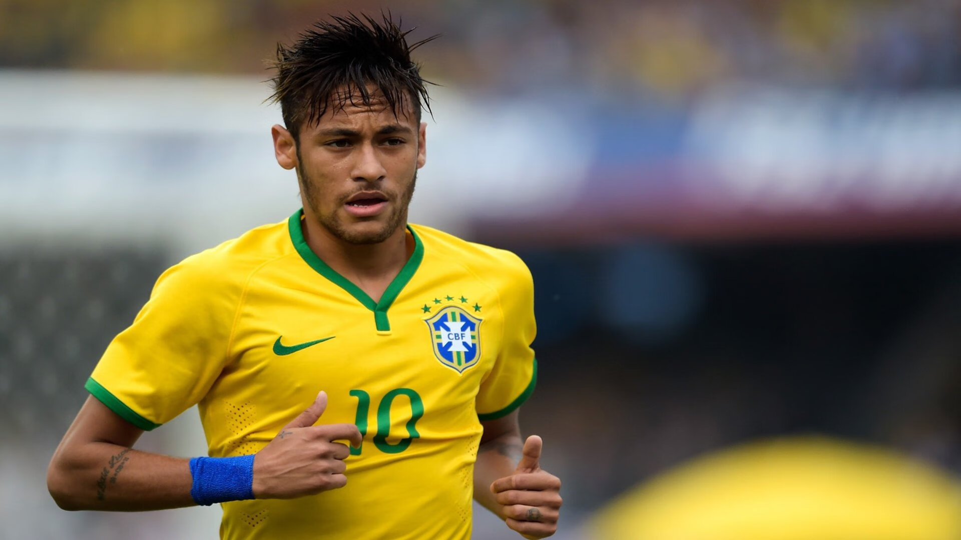 西班牙骑手何塞·玛丽亚·拉罗卡在巴黎奥运会上夺得个人障碍赛银牌，创造历史。